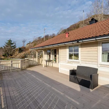 Semesterbostad 4 Person Holiday Home In Finnas-By Traum